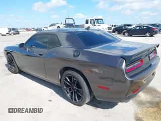 2020 Dodge Challenger R/T Scat Pack z VIN 2C3CDZFJ6LH182068, wystawiony jako IAAI lot #42569233 z przebiegiem 57 320 mil mil oraz . Historia ofert i sprzedaży dostępna na DreamBid. Obrazek 3.