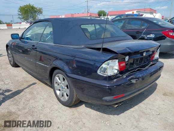 ✅ 2005 BMW 3 Series 325Ci • VIN: WBABW33405PL35066 • Lot: 40118380. Wystawiony na IAAI z przebiegiem 245 479 mil. Bezpłatny archiwum sprzedaży aukcyjnych z USA i szczegółowy raport historii pojazdu na DreamBid. Zdjęcie 3.