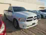 2013 Ram 1500 Express z VIN 3C6JR6AT4DG509071, wystawiony jako IAAI lot #43174479 z przebiegiem 148 276 mil mil oraz . Historia ofert i sprzedaży dostępna na DreamBid. Obrazek 1.