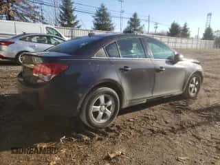 ✅ 2016 Chevrolet Cruze LT • VIN: 1G1PE5SB0G7157419 • Lot: 70264382. Wystawiony na Copart z przebiegiem 116 393 mil mil. Skorzystaj z bezpłatnego archiwum sprzedaży aukcyjnych z USA i zobacz szczegółowy raport historii pojazdu na DreamBid. Zdjęcie 3.