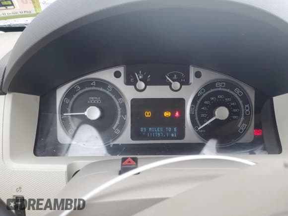 ✅ 2009 Mercury Mariner • VIN: 4M2CU91709KJ00211 • Lot: 85007594. Wystawiony na Copart z przebiegiem 111 797 mil. Bezpłatny archiwum sprzedaży aukcyjnych z USA i szczegółowy raport historii pojazdu na DreamBid. Zdjęcie 9.