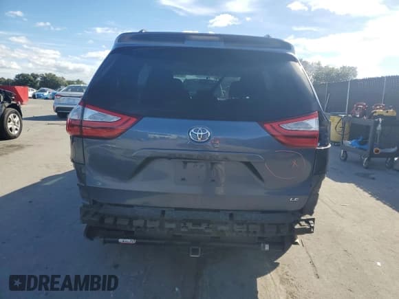 ✅ 2017 Toyota Sienna LE Auto Access Seat • VIN: 5TDKZ3DC0HS771457 • Lot: 82721385. Wystawiony na Copart z przebiegiem 116 721 mil. Bezpłatny archiwum sprzedaży aukcyjnych z USA i szczegółowy raport historii pojazdu na DreamBid. Zdjęcie 6.