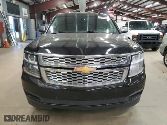 ✅ 2018 Chevrolet Suburban LT • VIN: 1GNSCHKCXJR147419 • Lot: 91445585. Wystawiony na Copart z przebiegiem 261 436 mil. Bezpłatny archiwum sprzedaży aukcyjnych z USA i szczegółowy raport historii pojazdu na DreamBid. Zdjęcie 5.