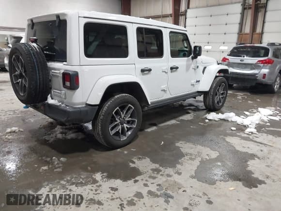 ✅ 2024 Jeep Wrangler Willys • VIN: 1C4RJXN67RW152572 • Lot: 41547360. Listed on IAAI with 8,132 mi. Free auction sales archive from the USA and detailed vehicle history report at DreamBid. Image 4.