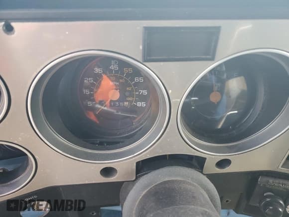 ✅ 1985 GMC Suburban • VIN: 1G5GC26M0FF525438 • Лот: 47074415. Опубликован ранее на Copart с пробегом 5 135 миль. Бесплатный доступ к архиву аукционных продаж из США и подробный отчёт об истории автомобиля на DreamBid. Изображение 9.