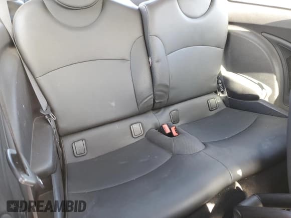 ✅ 2011 MINI Hardtop • VIN: WMWSU3C56BT098178 • Lot: 93194455. Wystawiony na Copart z przebiegiem 127 915 mil. Bezpłatny archiwum sprzedaży aukcyjnych z USA i szczegółowy raport historii pojazdu na DreamBid. Zdjęcie 10.