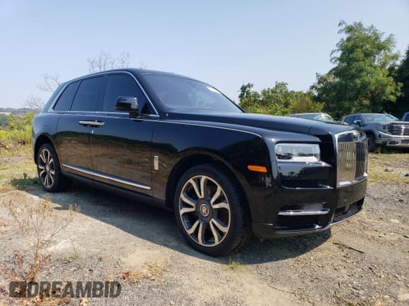 ✅ 2022 Rolls-Royce Cullinan • VIN: SLATV4C09NU214462 • Lot: 70713624. Wystawiony na Copart z przebiegiem 9 904 mil. Bezpłatny archiwum sprzedaży aukcyjnych z USA i szczegółowy raport historii pojazdu na DreamBid. Zdjęcie 4.