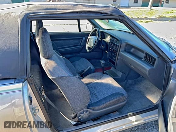 ✅ 1991 Mercury Capri • VIN: 6MPCT01Z9M8615177 • Lot: 94350995. Wystawiony na Copart z przebiegiem 26 702 mil. Bezpłatny archiwum sprzedaży aukcyjnych z USA i szczegółowy raport historii pojazdu na DreamBid. Zdjęcie 5.