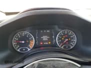 ✅ 2017 Jeep Renegade Latitude • VIN: ZACCJBBBXHPF41308 • Lot: 82699205. Wystawiony na Copart z przebiegiem 81 756 mil. Bezpłatny archiwum sprzedaży aukcyjnych z USA i szczegółowy raport historii pojazdu na DreamBid. Zdjęcie 9.