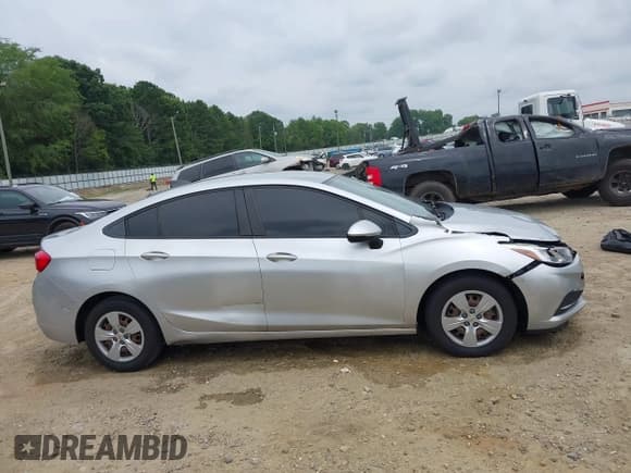 ✅ 2018 Chevrolet Cruze LS • VIN: 1G1BC5SM5J7214433 • Lot: 42616404. Listed on IAAI with 171,129 mi. Free auction sales archive from the USA and detailed vehicle history report at DreamBid. Image 13.