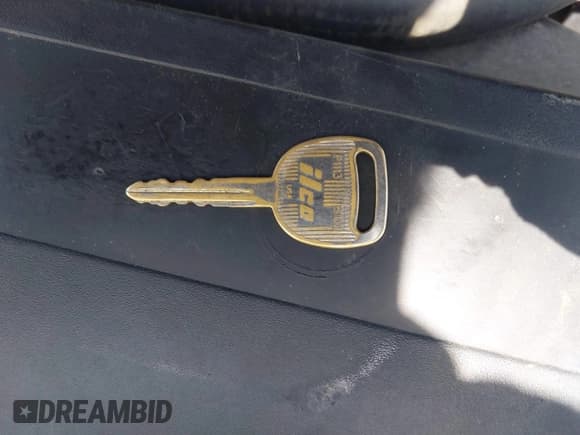 ✅ 2002 Chevrolet Suburban LS • VIN: 1GNFK16ZX2J297816 • Лот: 41784184. Опубликован ранее на IAAI с пробегом 231 918 миль. Бесплатный доступ к архиву аукционных продаж из США и подробный отчёт об истории автомобиля на DreamBid. Изображение 11.