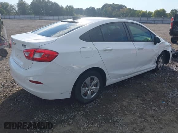 ✅ 2018 Chevrolet Cruze LS • VIN: 1G1BC5SM2J7143059 • Лот: 43384854. Опубликован ранее на IAAI с пробегом 85 278 миль. Бесплатный доступ к архиву аукционных продаж из США и подробный отчёт об истории автомобиля на DreamBid. Изображение 4.