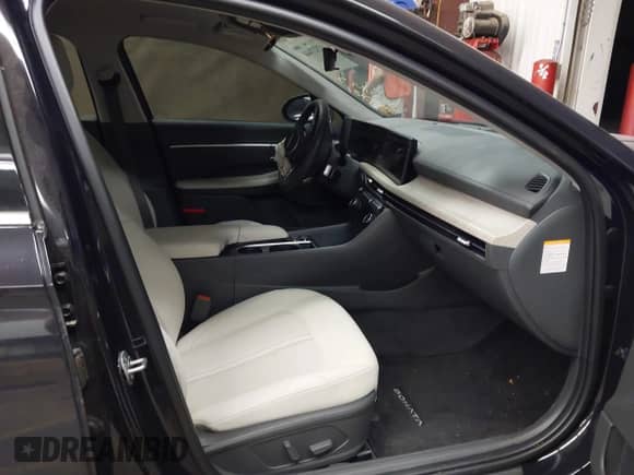 2024 Hyundai Sonata SEL z VIN KMHL34JJ9RA087581, wystawiony jako IAAI lot #42327444 z przebiegiem 19 225 mil mil oraz . Historia ofert i sprzedaży dostępna na DreamBid. Obrazek 5.