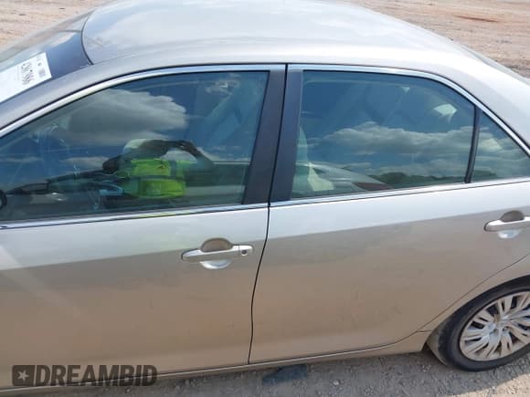 ✅ 2013 Toyota Camry SE • VIN: 4T1BF1FK9DU717660 • Lot: 42867986. Wystawiony na IAAI z przebiegiem 111 477 mil. Bezpłatny archiwum sprzedaży aukcyjnych z USA i szczegółowy raport historii pojazdu na DreamBid. Zdjęcie 14.