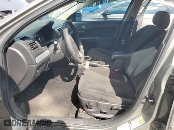 ✅ 2008 Mercury Milan • VIN: 3MEHM07178R641565 • Lot: 80630575. Wystawiony na Copart z przebiegiem 116 301 mil. Bezpłatny archiwum sprzedaży aukcyjnych z USA i szczegółowy raport historii pojazdu na DreamBid. Zdjęcie 7.