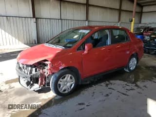 ✅ 2010 Nissan Versa S • VIN: 3N1BC1AP9AL438637 • Lot: 85281565. Wystawiony na Copart z przebiegiem 91 770 mil. Bezpłatny archiwum sprzedaży aukcyjnych z USA i szczegółowy raport historii pojazdu na DreamBid. Zdjęcie 1.