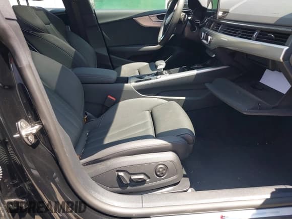 ✅ 2025 Audi A5 Sportback S line Premium • VIN: WAUDACF55SA009791 • Lot: 42665707. Wystawiony na IAAI z przebiegiem 10 010 mil. Bezpłatny archiwum sprzedaży aukcyjnych z USA i szczegółowy raport historii pojazdu na DreamBid. Zdjęcie 5.