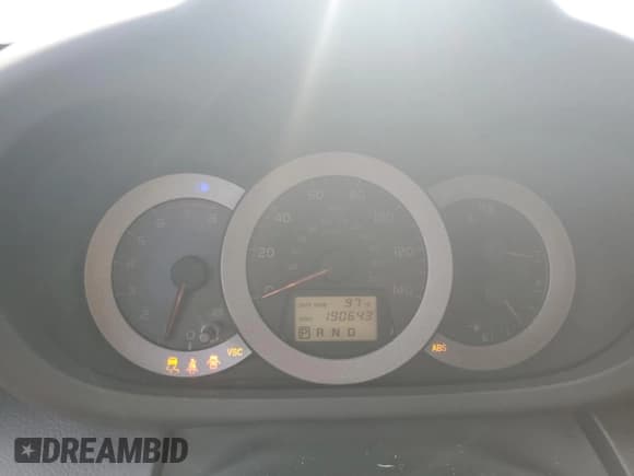 ✅ 2007 Toyota RAV4 Sport • VIN: JTMZD32V475048216 • Лот: 64524205. Опубликован ранее на Copart с пробегом 190 643 миль. Бесплатный доступ к архиву аукционных продаж из США и подробный отчёт об истории автомобиля на DreamBid. Изображение 9.