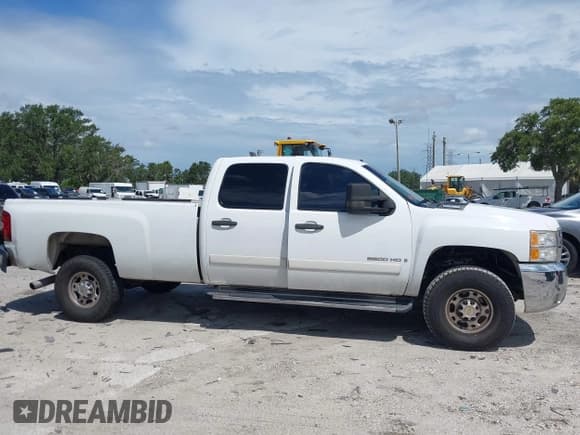 ✅ 2008 Chevrolet Silverado 2500HD 1LT • VIN: 1GCHC23648F108250 • Lot: 42503346. Wystawiony na IAAI z przebiegiem 306 258 mil. Bezpłatny archiwum sprzedaży aukcyjnych z USA i szczegółowy raport historii pojazdu na DreamBid. Zdjęcie 13.