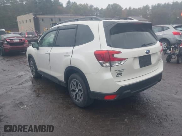 ✅ 2024 Subaru Forester Premium • VIN: JF2SKACC5RH457997 • Lot: 43435364. Wystawiony na IAAI z przebiegiem 11 979 mil. Bezpłatny archiwum sprzedaży aukcyjnych z USA i szczegółowy raport historii pojazdu na DreamBid. Zdjęcie 3.