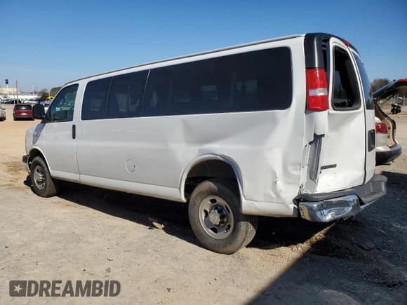 ✅ 2018 Chevrolet Express Passenger LT • VIN: 1GAZGPFG1J1320173 • Lot: 45585895. Wystawiony na Copart z przebiegiem 202 040 mil. Bezpłatny archiwum sprzedaży aukcyjnych z USA i szczegółowy raport historii pojazdu na DreamBid. Zdjęcie 2.