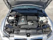 ✅ 2009 BMW 3 Series 335i • VIN: WBAWB73529P045530 • Lot: 84300225. Wystawiony na Copart z przebiegiem 81 570 mil. Bezpłatny archiwum sprzedaży aukcyjnych z USA i szczegółowy raport historii pojazdu na DreamBid. Zdjęcie 11.