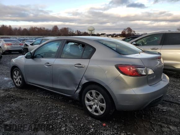 ✅ 2011 Mazda 3 i Sport • VIN: JM1BL1UG0B1476291 • Lot: 92083075. Wystawiony na Copart z przebiegiem 141 770 mil. Bezpłatny archiwum sprzedaży aukcyjnych z USA i szczegółowy raport historii pojazdu na DreamBid. Zdjęcie 2.