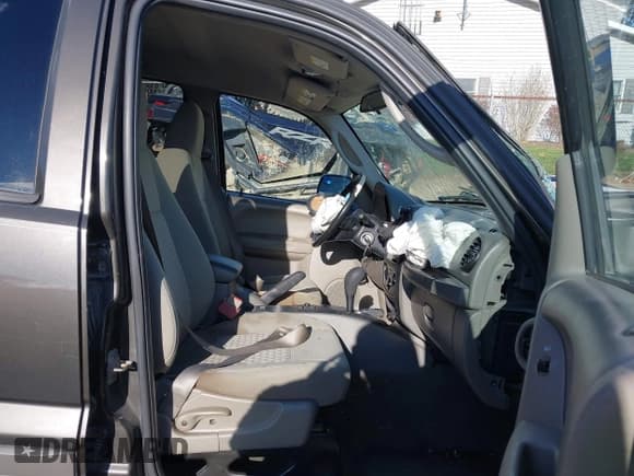 ✅ 2006 Jeep Liberty Sport • VIN: 1J4GL48K96W174751 • Lot: 43688530. Listed on IAAI with 198,761 mi. Free auction sales archive from the USA and detailed vehicle history report at DreamBid. Image 5.