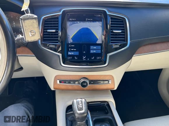 ✅ 2017 Volvo XC90 Inscription • VIN: YV4A22PL5H1173896 • Lot: 85012635. Wystawiony na Copart z przebiegiem 221 060 mil. Bezpłatny archiwum sprzedaży aukcyjnych z USA i szczegółowy raport historii pojazdu na DreamBid. Zdjęcie 10.