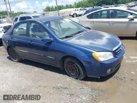 ✅ 2005 Kia Spectra LX • VIN: KNAFE121555167534 • Lot: 42722762. Wystawiony na IAAI z przebiegiem 181 953 mil. Bezpłatny archiwum sprzedaży aukcyjnych z USA i szczegółowy raport historii pojazdu na DreamBid. Zdjęcie 1.