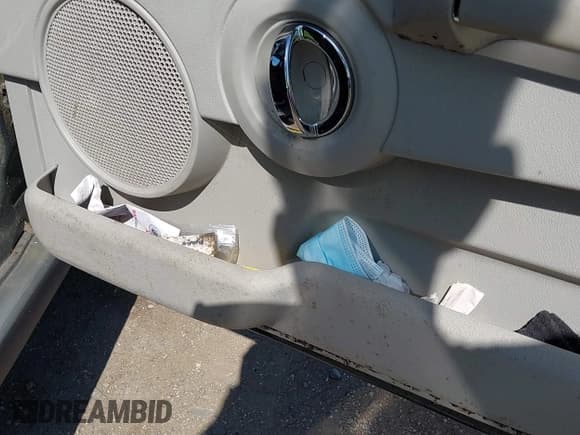 ✅ 2006 Jeep Commander Limited • VIN: 1J8HG58266C170185 • Lot: 42549553. Listed on IAAI with 143,574 mi. Free auction sales archive from the USA and detailed vehicle history report at DreamBid. Image 14.