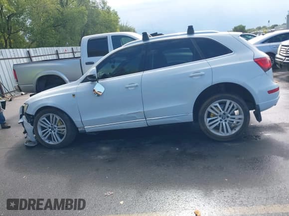 ✅ 2014 Audi Q5 Premium Plus • VIN: WA1CMAFP9EA075996 • Lot: 43268219. Listed on IAAI with 142,014 mi. Free auction sales archive from the USA and detailed vehicle history report at DreamBid. Image 14.