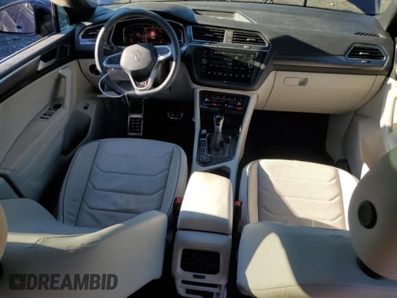 ✅ 2023 Volkswagen Tiguan SEL R-Line • VIN: 3VV4B7AX2PM073881 • Лот: 87106325. Опубликован ранее на Copart с пробегом 24 235 миль. Бесплатный доступ к архиву аукционных продаж из США и подробный отчёт об истории автомобиля на DreamBid. Изображение 8.