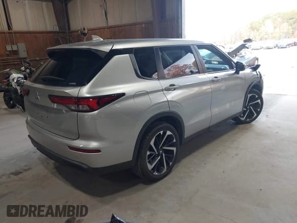 ✅ 2022 Mitsubishi Outlander ES • VIN: JA4J4TA89NZ028343 • Lot: 43489526. Listed on IAAI with 51,241 mi. Free auction sales archive from the USA and detailed vehicle history report at DreamBid. Image 4.