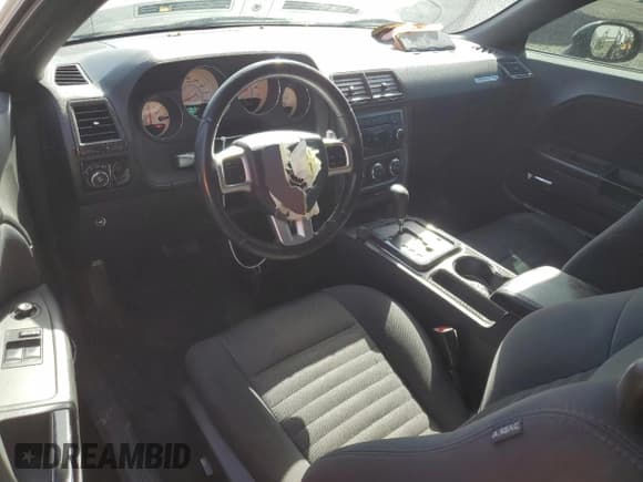 ✅ 2013 Dodge Challenger R/T Plus • VIN: 2C3CDYBT5DH601014 • Lot: 79570004. Wystawiony na Copart z przebiegiem 135 429 mil. Bezpłatny archiwum sprzedaży aukcyjnych z USA i szczegółowy raport historii pojazdu na DreamBid. Zdjęcie 8.