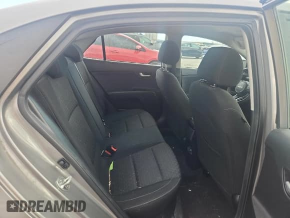 ✅ 2022 Kia Rio S • VIN: 3KPA24AD9NE462143 • Lot: 84396295. Wystawiony na Copart z przebiegiem 102 491 mil. Bezpłatny archiwum sprzedaży aukcyjnych z USA i szczegółowy raport historii pojazdu na DreamBid. Zdjęcie 10.