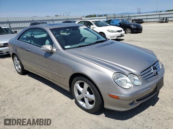 ✅ 2005 Mercedes-Benz CLK 320 • VIN: WDBTJ65J35F146832 • Lot: 61853975. Listed on Copart with 160,239 mi. Free auction sales archive from the USA and detailed vehicle history report at DreamBid. Image 4.