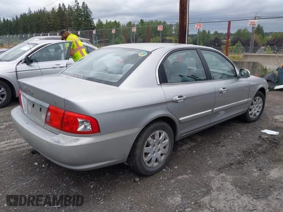 ✅ 2004 Kia Optima LX • VIN: KNAGD126545362194 • Лот: 42910648. Опубликован ранее на IAAI с пробегом 169 022 миль. Бесплатный доступ к архиву аукционных продаж из США и подробный отчёт об истории автомобиля на DreamBid. Изображение 4.