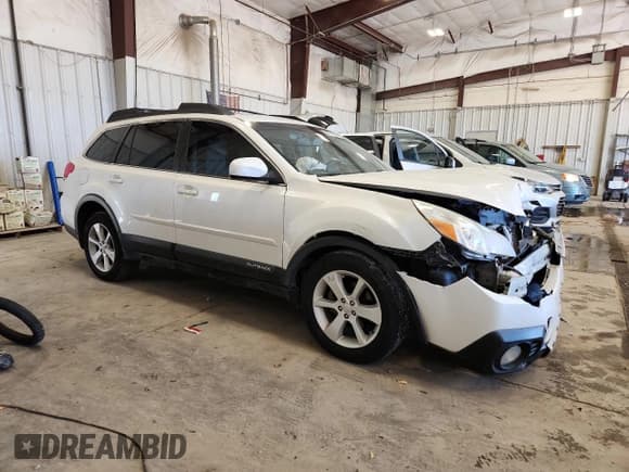 ✅ 2014 Subaru Outback Premium • VIN: 4S4BRCDCXE3225371 • Lot: 90851545. Listed on Copart with 204,673 mi. Free auction sales archive from the USA and detailed vehicle history report at DreamBid. Image 4.
