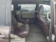 ✅ 2019 Toyota Sienna Limited • VIN: 5TDYZ3DC3KS984629 • Lot: 95870935. Wystawiony na Copart z przebiegiem 106 716 mil. Bezpłatny archiwum sprzedaży aukcyjnych z USA i szczegółowy raport historii pojazdu na DreamBid. Zdjęcie 11.