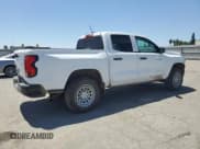 ✅ 2024 Chevrolet Colorado 2WD Work Truck • VIN: 1GCGSBEC0R1274054 • Lot: 56400025. Wystawiony na Copart z przebiegiem 23 427 mil. Bezpłatny archiwum sprzedaży aukcyjnych z USA i szczegółowy raport historii pojazdu na DreamBid. Zdjęcie 3.