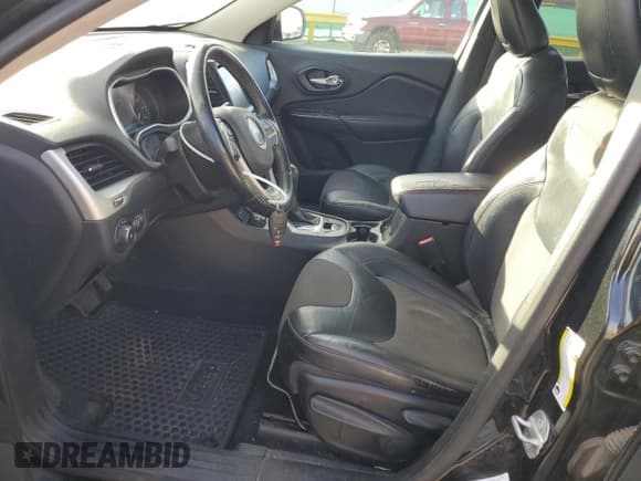 ✅ 2014 Jeep Cherokee Trailhawk • VIN: 1C4PJMBS1EW196729 • Lot: 92350185. Wystawiony na Copart z przebiegiem 135 413 mil. Bezpłatny archiwum sprzedaży aukcyjnych z USA i szczegółowy raport historii pojazdu na DreamBid. Zdjęcie 7.