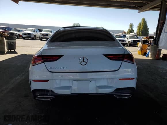 2022 Mercedes-Benz CLA 250 z VIN W1K5J4GB9NN269812, wystawiony jako Copart lot #85718995 z przebiegiem Nie podano mil oraz Czysty tytuł • Clean title. Historia ofert i sprzedaży dostępna na DreamBid. Obrazek 6.