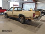 ✅ 1987 Dodge Dakota • VIN: 1B7GR14M4HS512318 • Lot: 43295833. Wystawiony na IAAI z przebiegiem 185 450 mil. Bezpłatny archiwum sprzedaży aukcyjnych z USA i szczegółowy raport historii pojazdu na DreamBid. Zdjęcie 3.