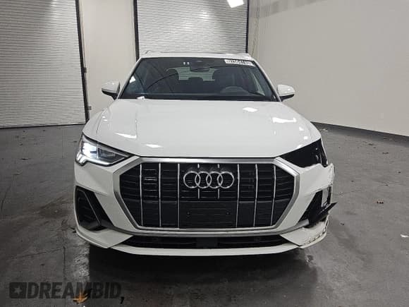 ✅ 2025 Audi Q3 S line Premium • VIN: WA1DECF38S1062873 • Lot: 92504745. Wystawiony na Copart z przebiegiem 15 023 mil. Bezpłatny archiwum sprzedaży aukcyjnych z USA i szczegółowy raport historii pojazdu na DreamBid. Zdjęcie 5.