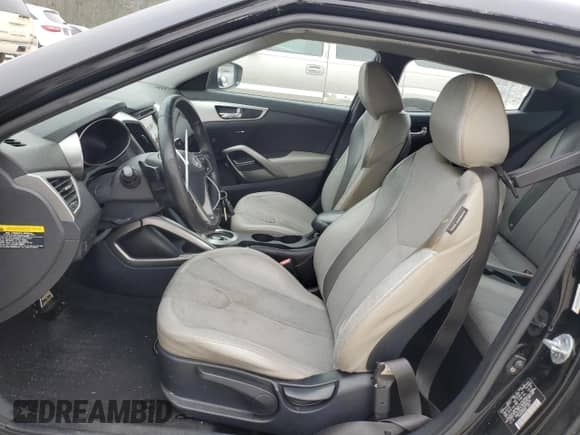 2012 Hyundai Veloster w/Red Int z VIN KMHTC6AD2CU058130, wystawiony jako Copart lot #86747414 z przebiegiem 162 982 mil mil oraz Czysty tytuł • Clean title. Historia ofert i sprzedaży dostępna na DreamBid. Obrazek 7.