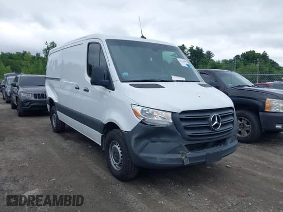 ✅ 2022 Mercedes-Benz Sprinter Cargo • VIN: W1Y4EBHY5NT106518 • Лот: 42510905. Опубликован ранее на IAAI с пробегом 24 586 миль. Бесплатный доступ к архиву аукционных продаж из США и подробный отчёт об истории автомобиля на DreamBid. Изображение 1.