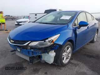 2018 Chevrolet Cruze LT z VIN 1G1BE5SM7J7207283, wystawiony jako IAAI lot #43382561 z przebiegiem 87 128 mil mil oraz . Historia ofert i sprzedaży dostępna na DreamBid. Obrazek 2.