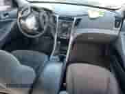 2011 Hyundai Sonata GLS z VIN 5NPEB4AC1BH077188, wystawiony jako Copart lot #86826315 z przebiegiem Nie podano mil oraz Szkoda całkowita • Salvage title. Historia ofert i sprzedaży dostępna na DreamBid. Obrazek 8.