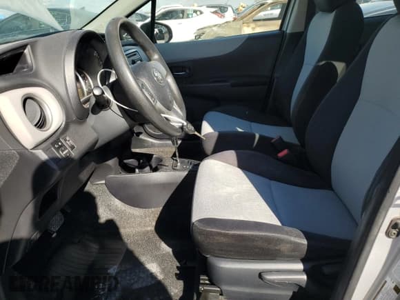 ✅ 2013 Toyota Yaris LE • VIN: JTDKTUD32DD566025 • Lot: 89653135. Wystawiony na Copart z przebiegiem 100 654 mil. Bezpłatny archiwum sprzedaży aukcyjnych z USA i szczegółowy raport historii pojazdu na DreamBid. Zdjęcie 7.